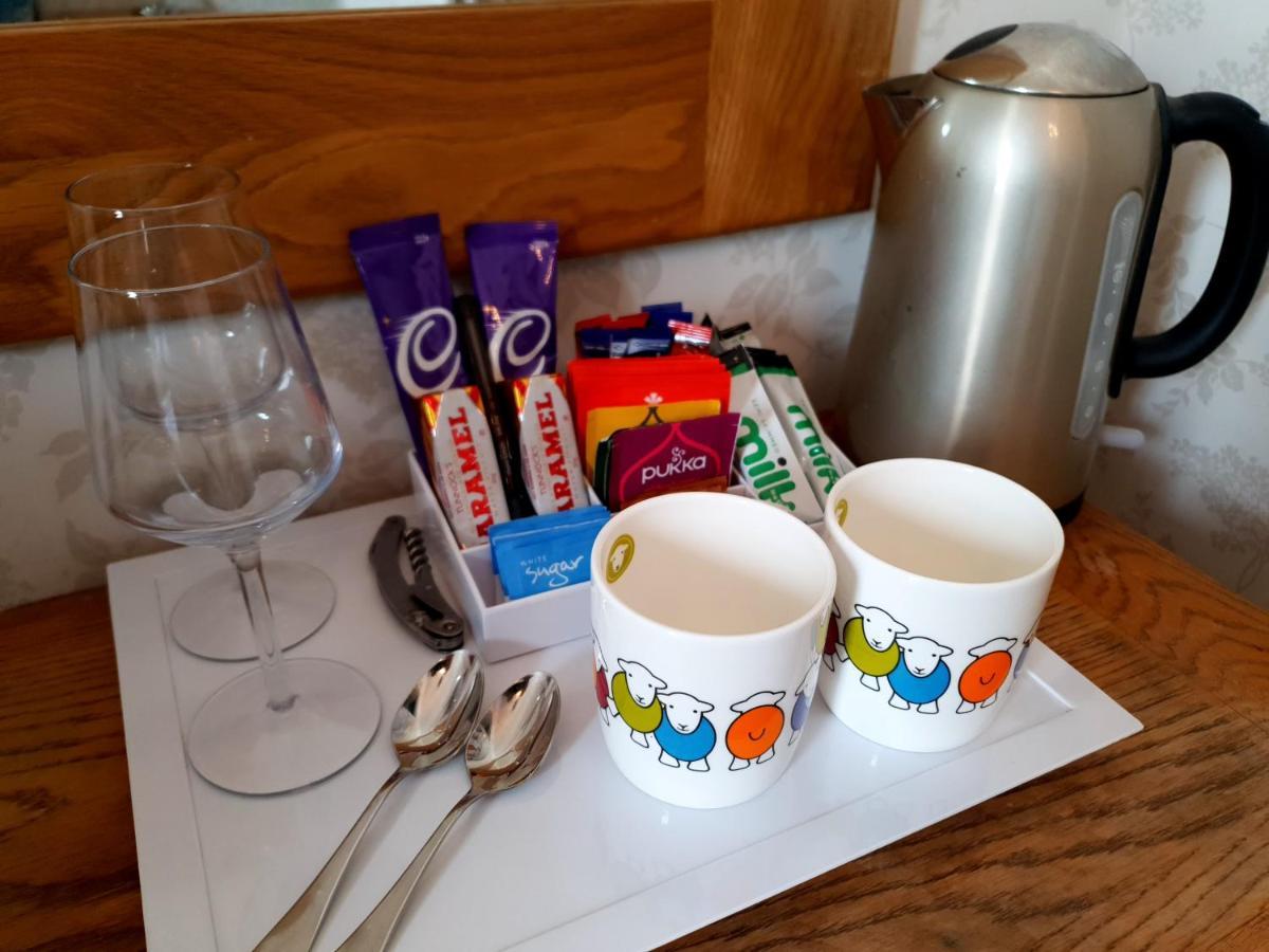 Strathmore Guest House (Adults Only) Кесвік Екстер'єр фото